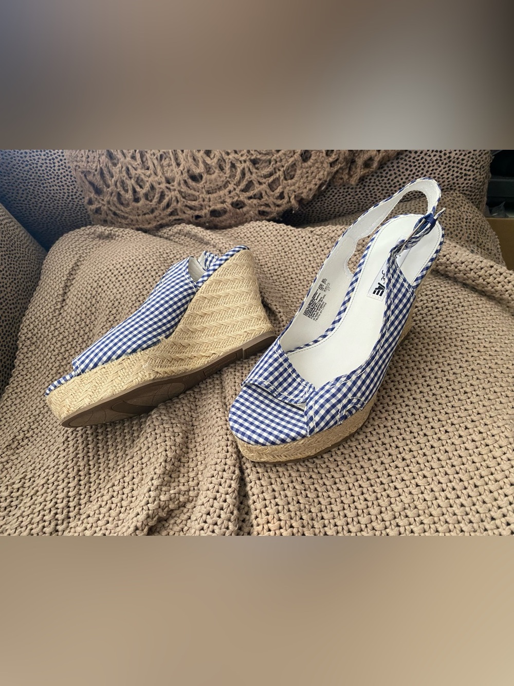 American Eagle blue gingham platform sandals 8.5 NEW